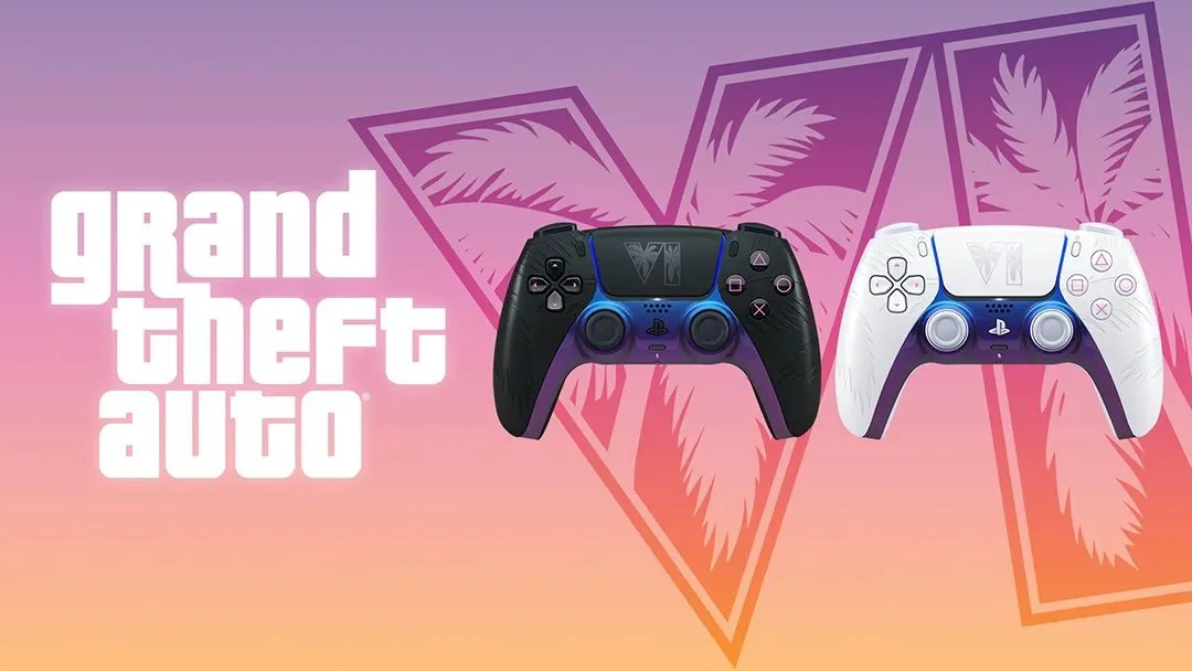 Zwei DualSense-Controller im Grand-Theft-Auto-VI-Design in Schwarz und Weiß nebeneinander